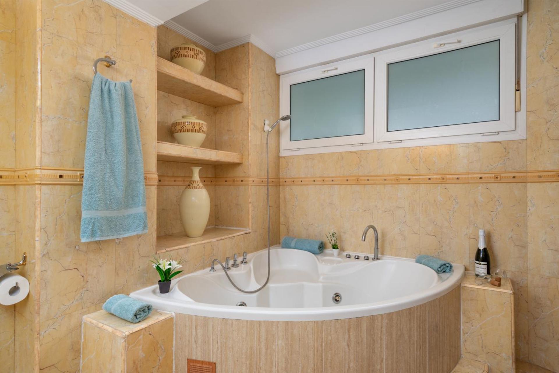 Beachfront, Two Bed- & Bathrooms, Private Parking ฟูเอนฮิโรลา ภายนอก รูปภาพ