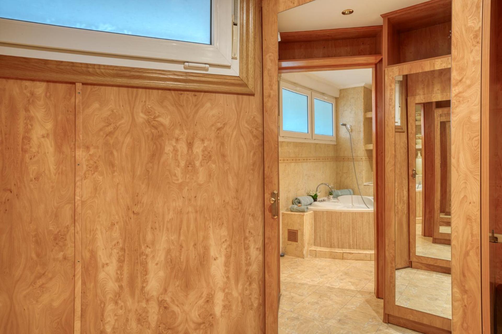 Beachfront, Two Bed- & Bathrooms, Private Parking ฟูเอนฮิโรลา ภายนอก รูปภาพ
