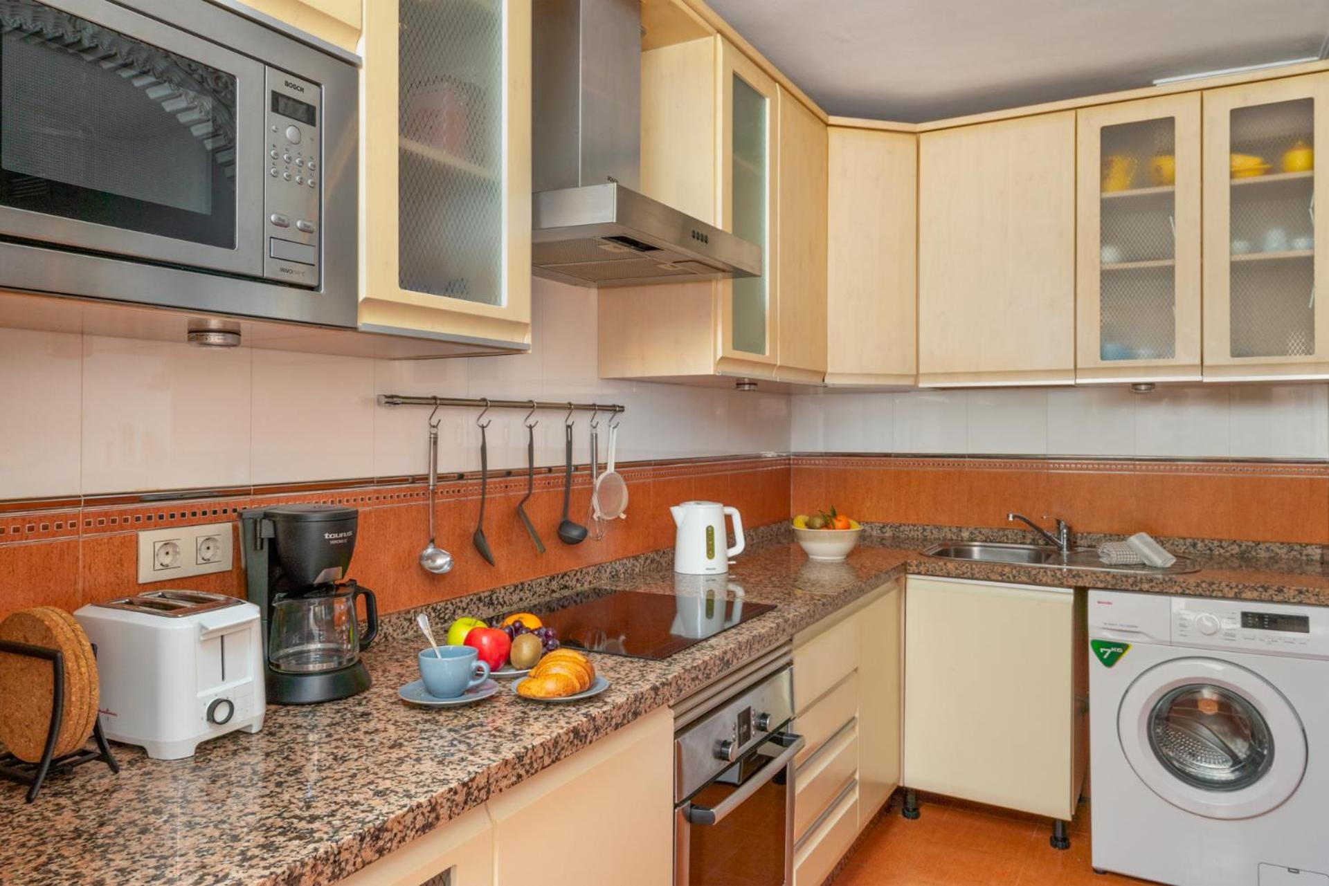 Beachfront, Two Bed- & Bathrooms, Private Parking ฟูเอนฮิโรลา ภายนอก รูปภาพ
